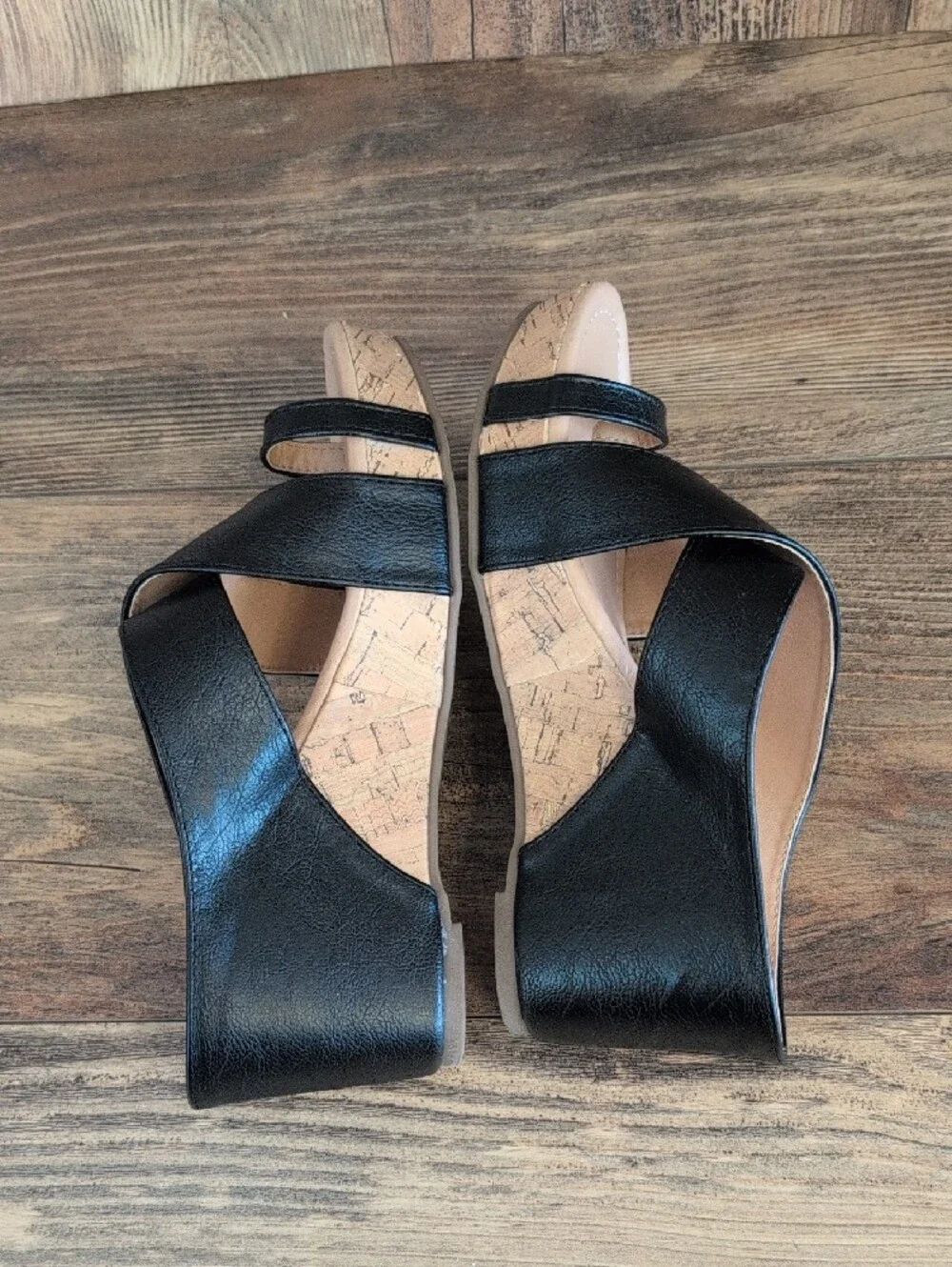 Journee Collection Rayna Black Leather Crossover Wedge Sandals 5 1/2     M401